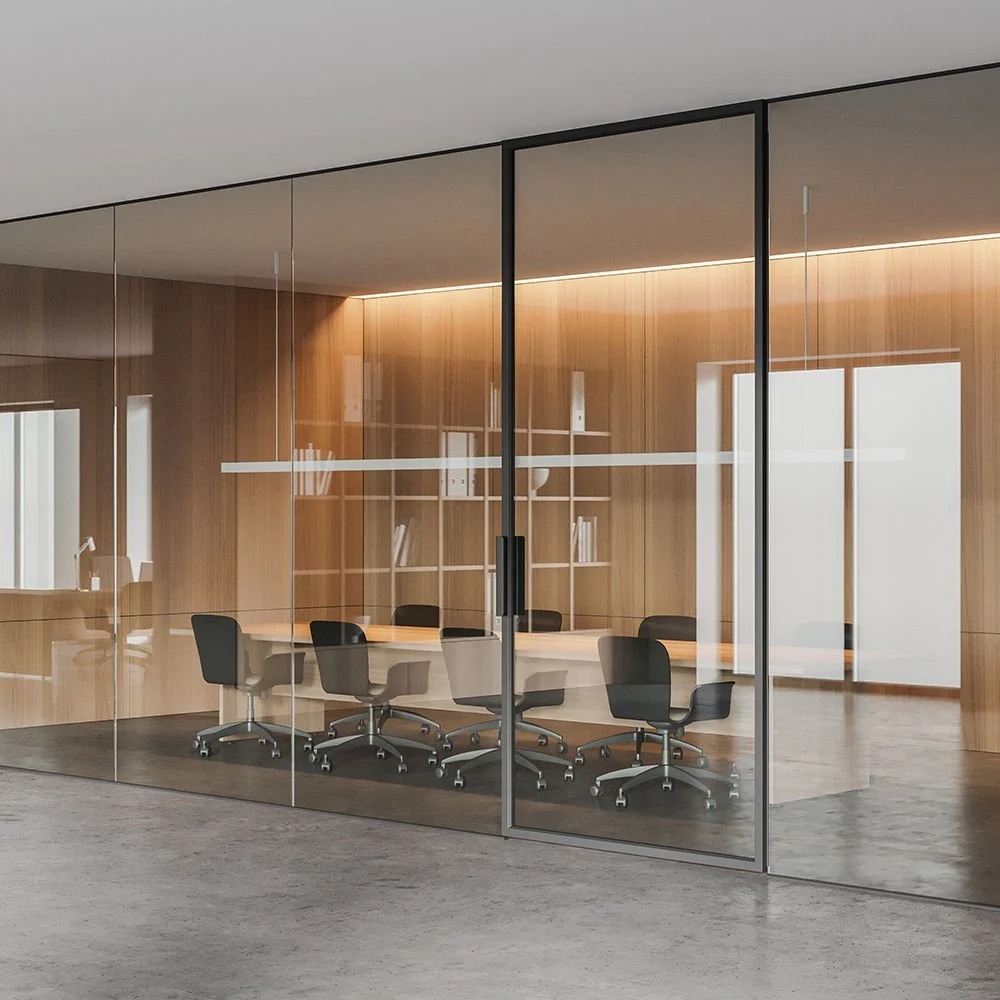 Cam kapı, iç ve dış mekânlarda estetik ve zarif bir görünüm sağlar